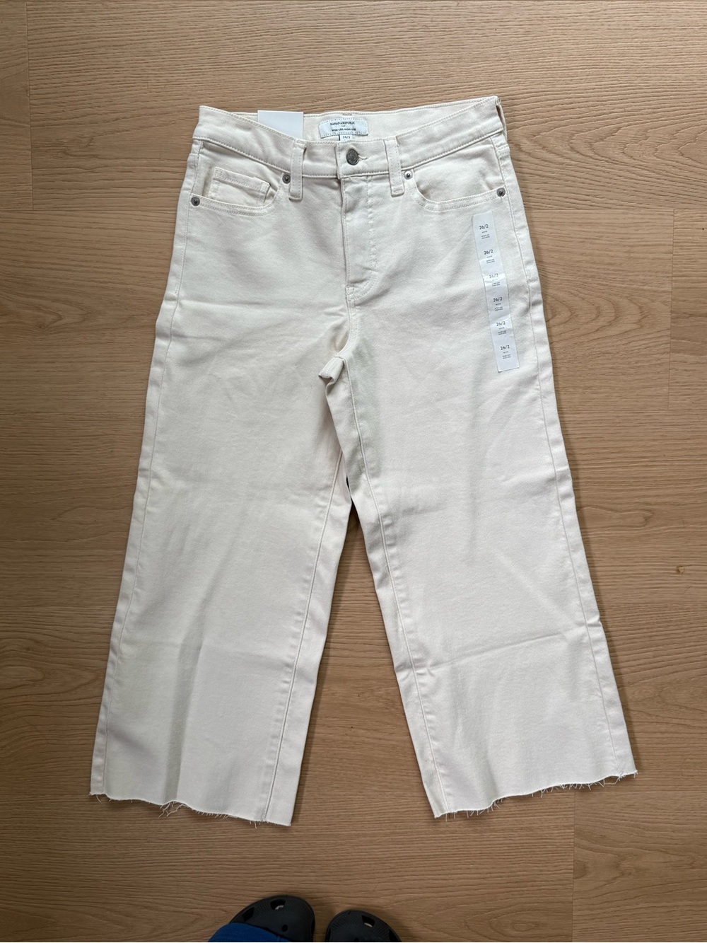Banana Republic - 2P/26P - Cream Cropped Wide Leg Jeans - NWT!